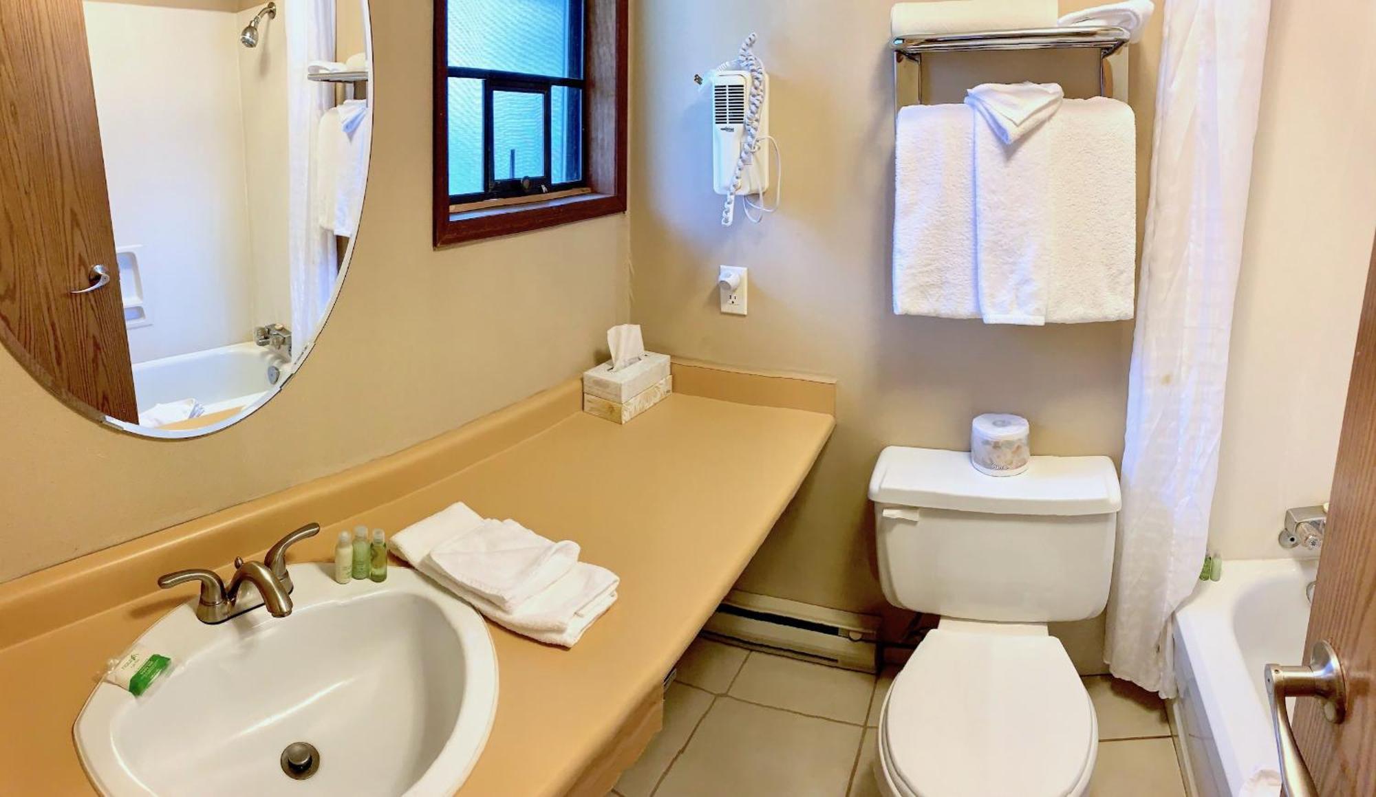 ג'ספר Sunwapta Falls Rocky Mountain Lodge מראה חיצוני תמונה