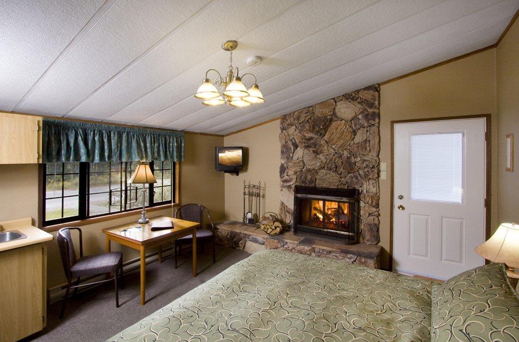 ג'ספר Sunwapta Falls Rocky Mountain Lodge חדר תמונה