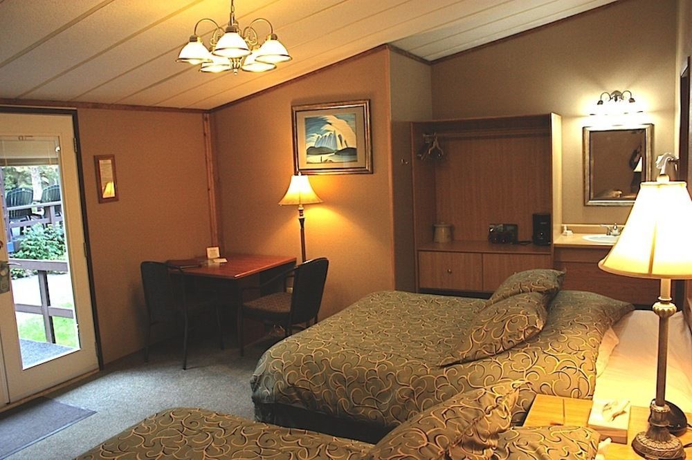 ג'ספר Sunwapta Falls Rocky Mountain Lodge מראה חיצוני תמונה